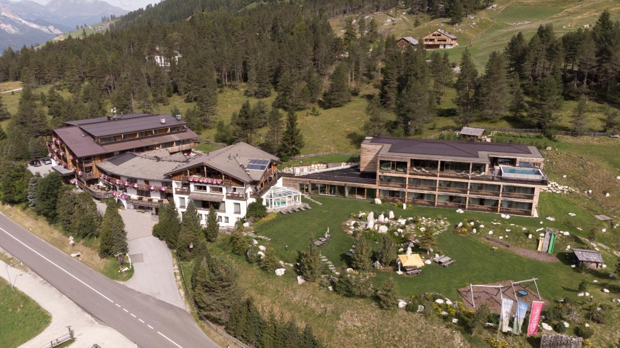 Hotel Gran Paradiso Сан-Кассиано Экстерьер фото